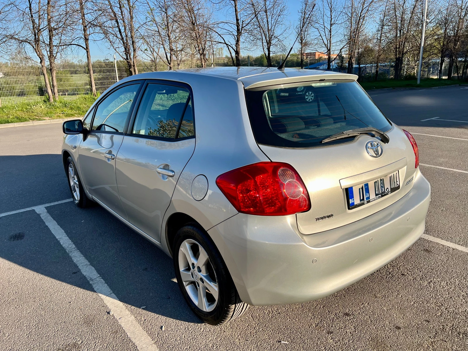 Toyota Auris 1.4VVT-I, снимка 4 - Автомобили и джипове - 54347369