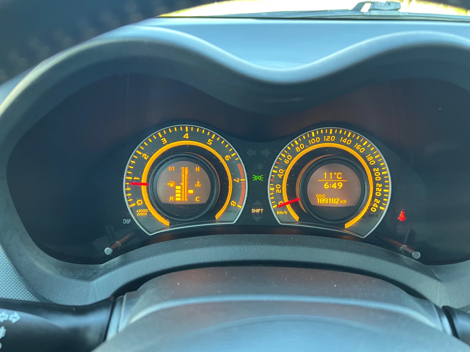 Toyota Auris 1.4VVT-I, снимка 9 - Автомобили и джипове - 54347369