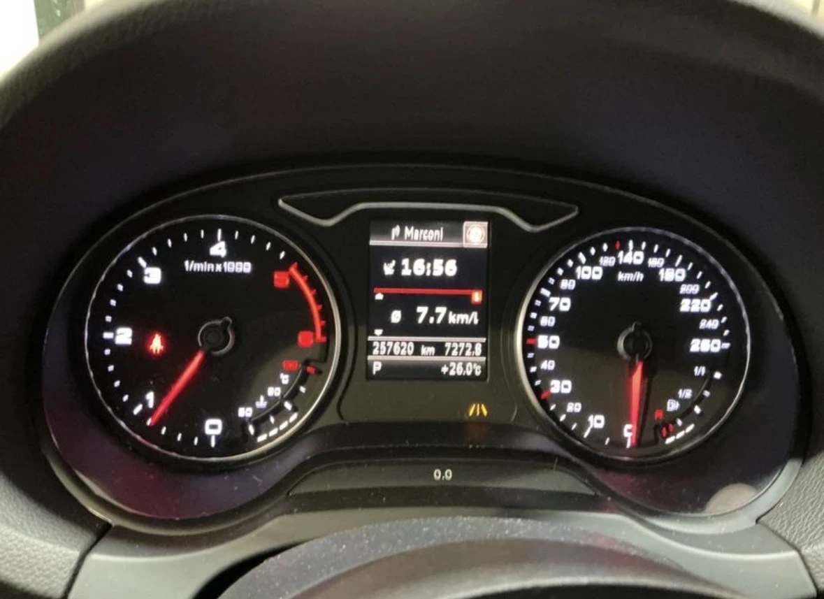 Audi A3 2.0TDI 150кс S-Tronic* DISTRONIC* AUDI История* , снимка 11 - Автомобили и джипове - 54520438