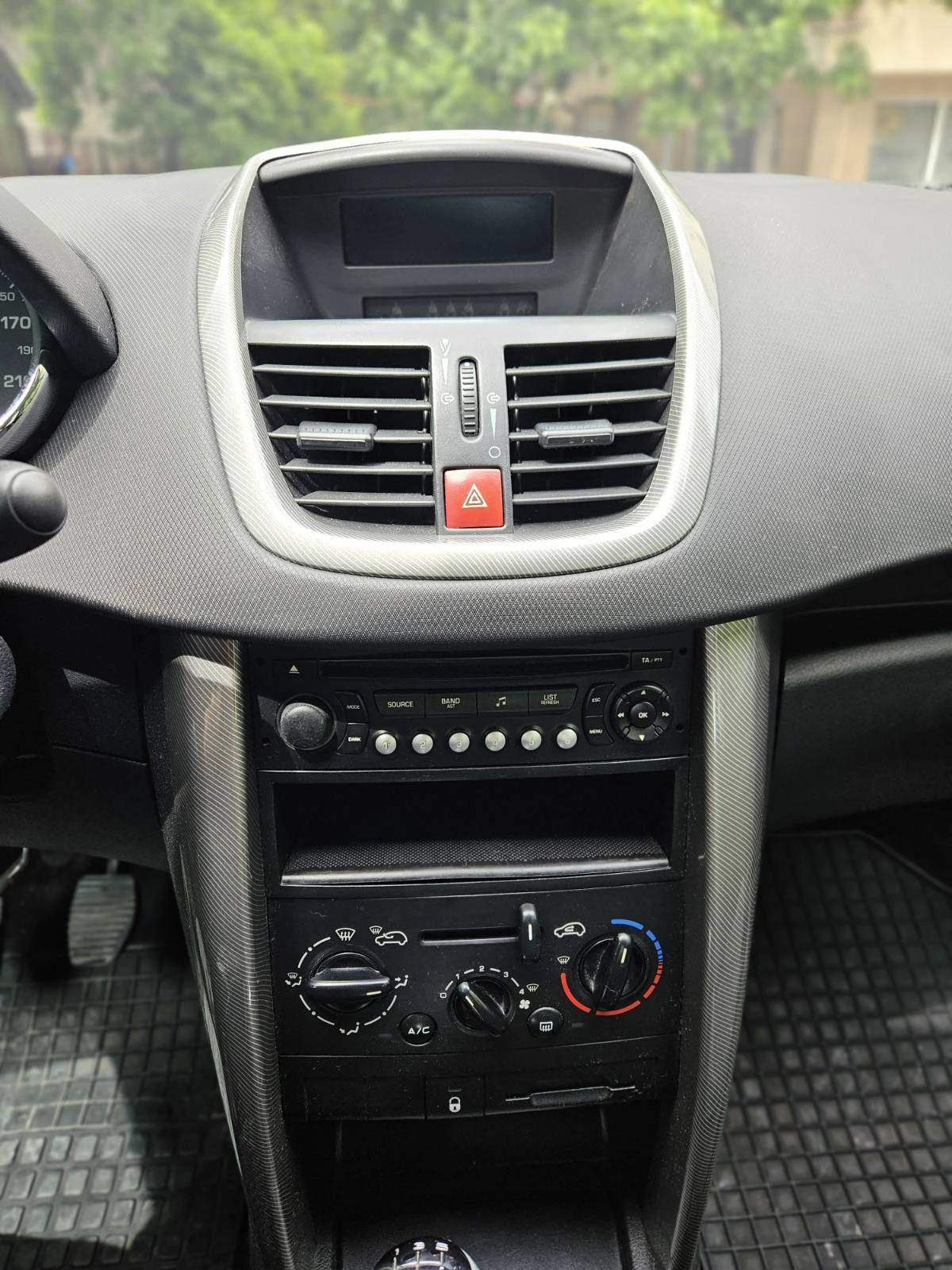 Peugeot 207, снимка 8 - Автомобили и джипове - 54573902
