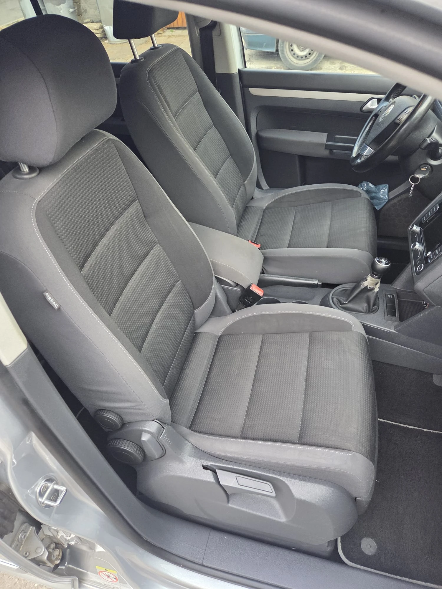 VW Touran 7 места| NAVI| TDI| 140 к.с., снимка 8 - Автомобили и джипове - 55875066