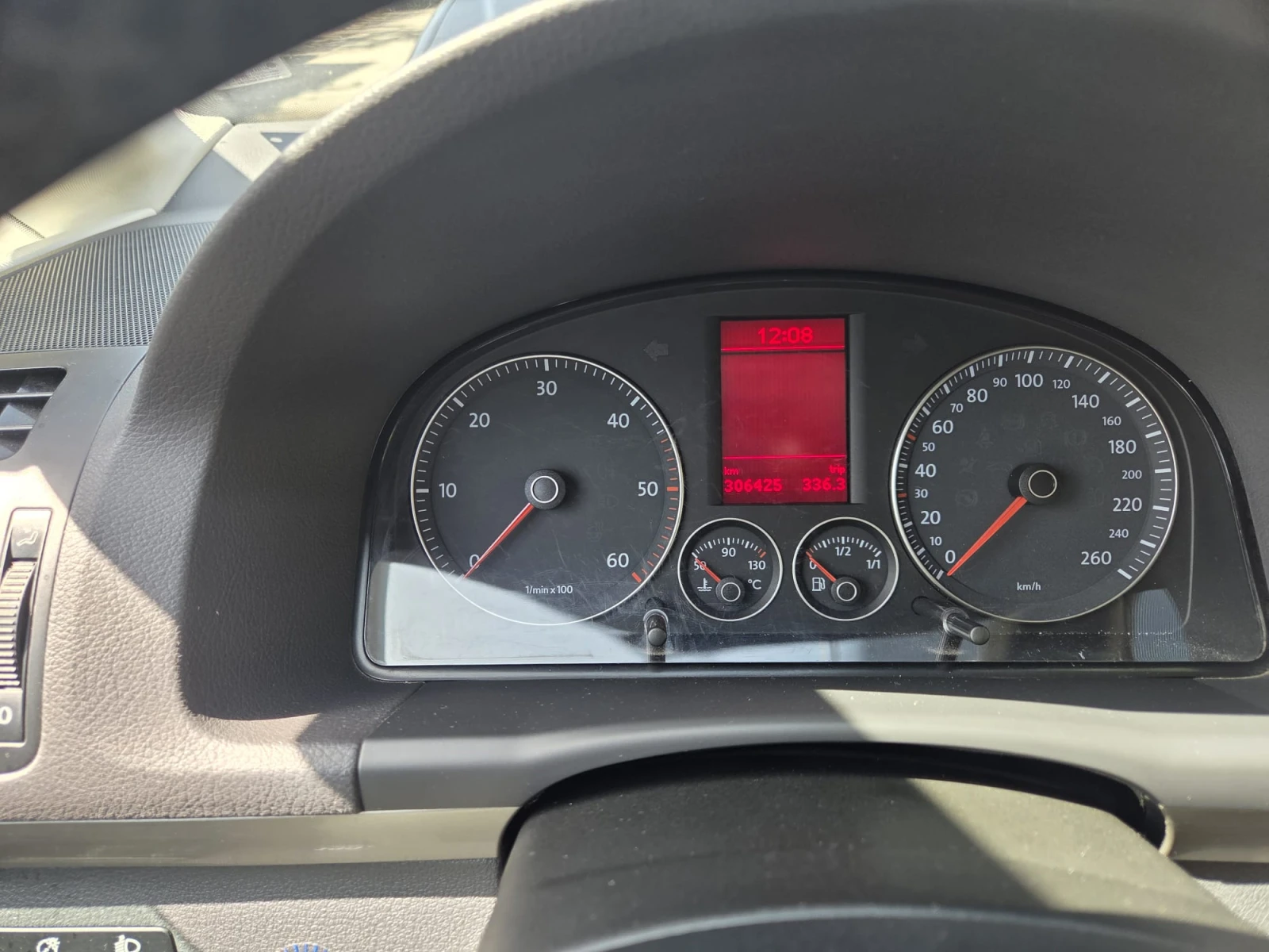 VW Touran 7 места| NAVI| TDI| 140 к.с., снимка 7 - Автомобили и джипове - 55875066
