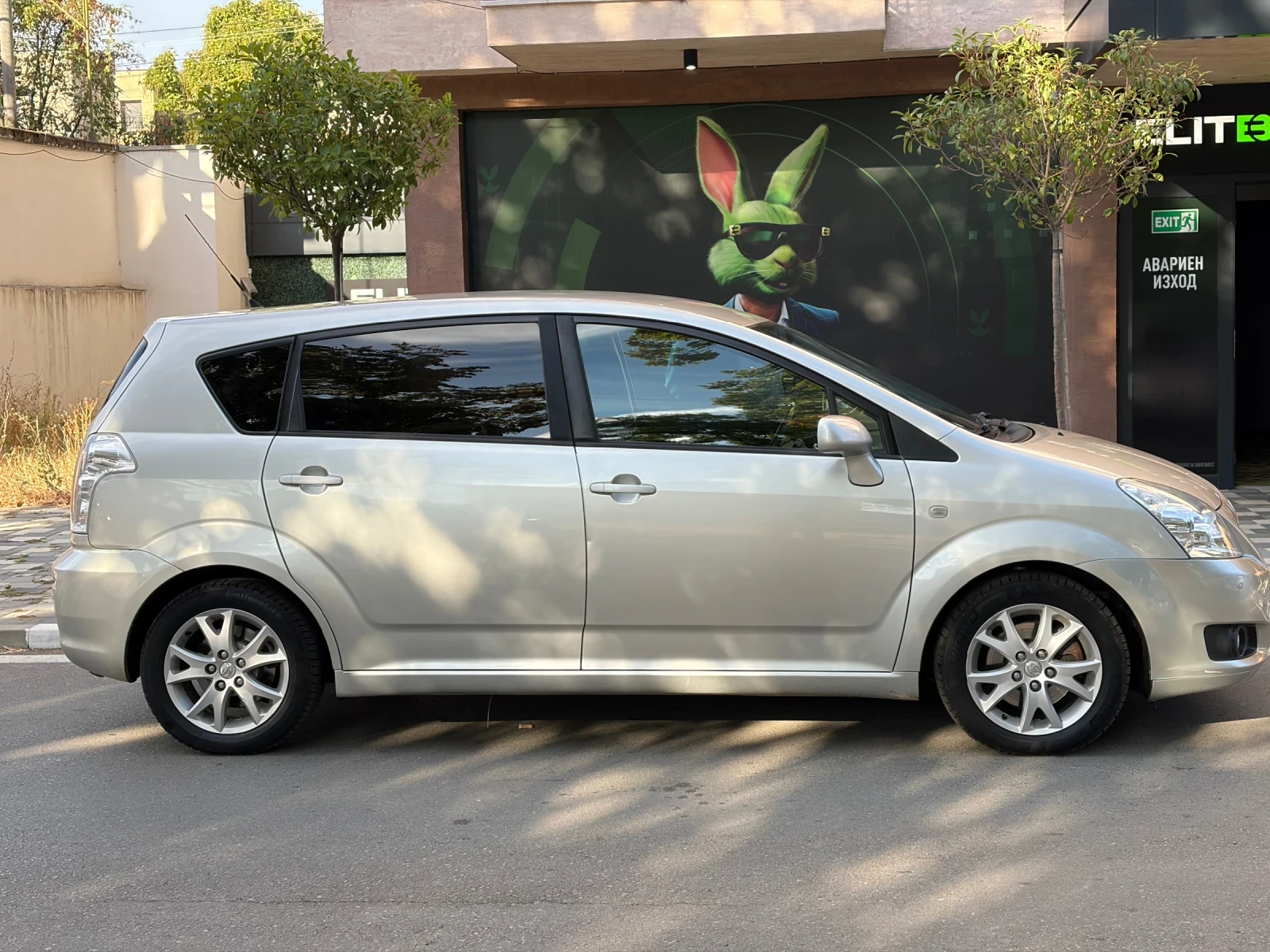 Toyota Corolla verso 2.2 d4d, снимка 2 - Автомобили и джипове - 56124903