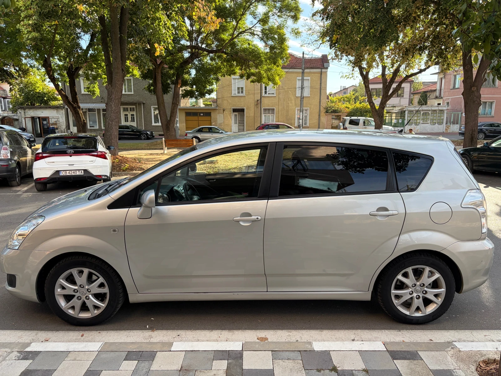 Toyota Corolla verso 2.2 d4d, снимка 4 - Автомобили и джипове - 56124903