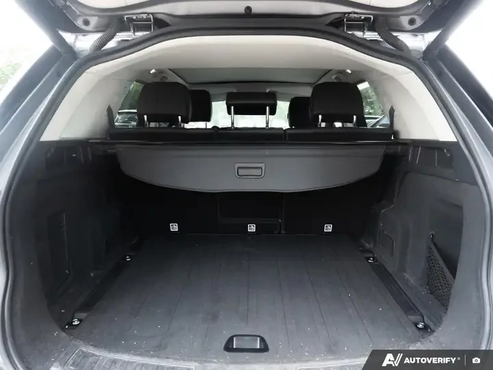 Land Rover Discovery Sport От Представителство , снимка 14 - Автомобили и джипове - 55190024