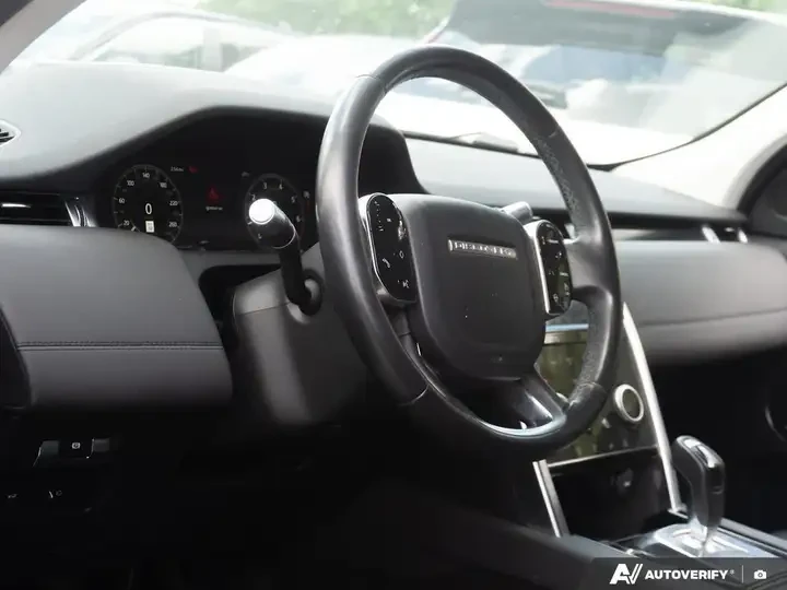 Land Rover Discovery Sport От Представителство , снимка 11 - Автомобили и джипове - 55190024