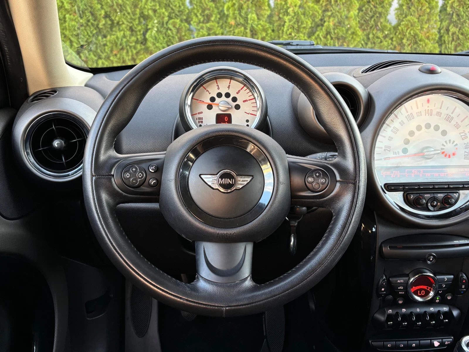 Mini Countryman 1.6 D ИТАЛИЯ BLACK AND WHITE  - изображение 9
