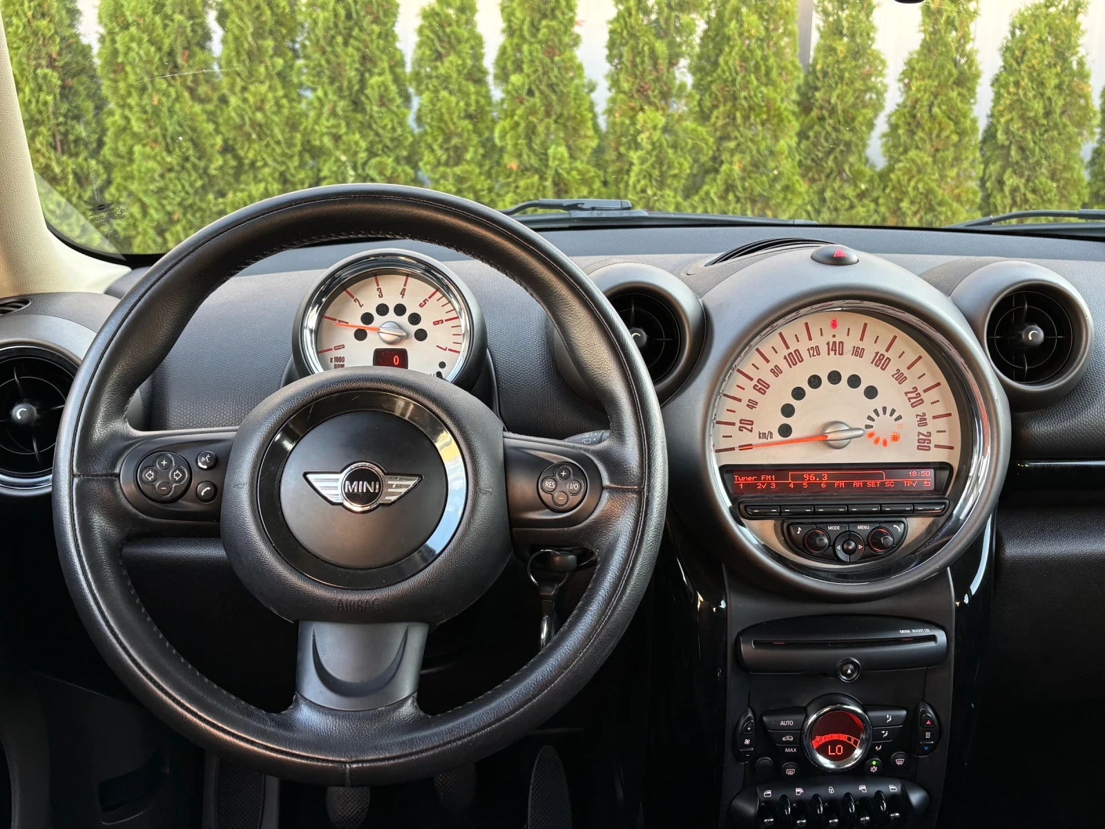 Mini Countryman 1.6 D ИТАЛИЯ BLACK AND WHITE  - изображение 10