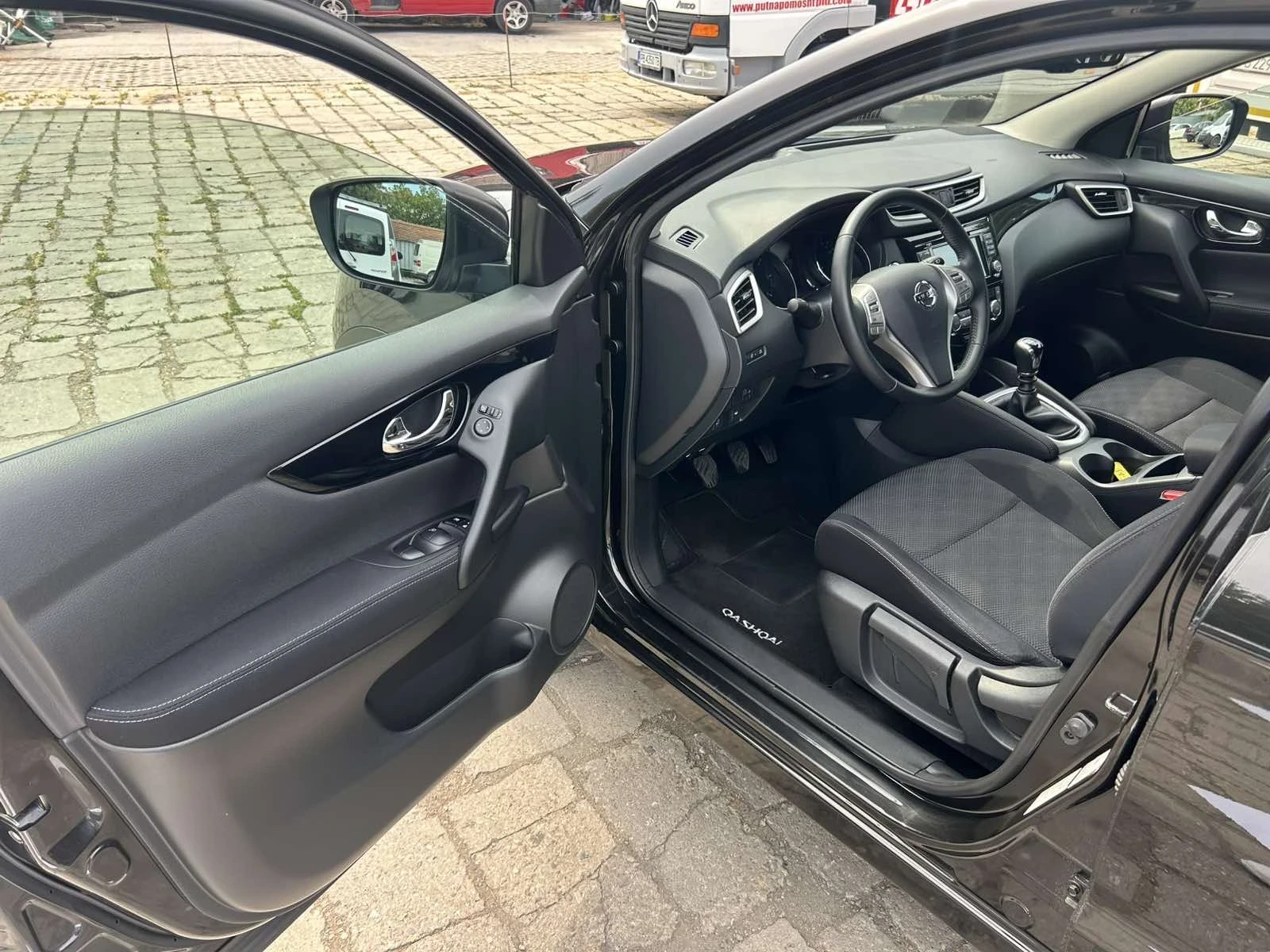 Nissan Qashqai 1.6dCi* 360camera* LANE ASSIST* DISTRONIC*  - изображение 6