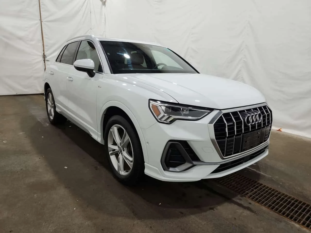 Audi Q3 TECHNIK * PANORAMA* 360 КАМЕРИ* CARFAX  - изображение 2