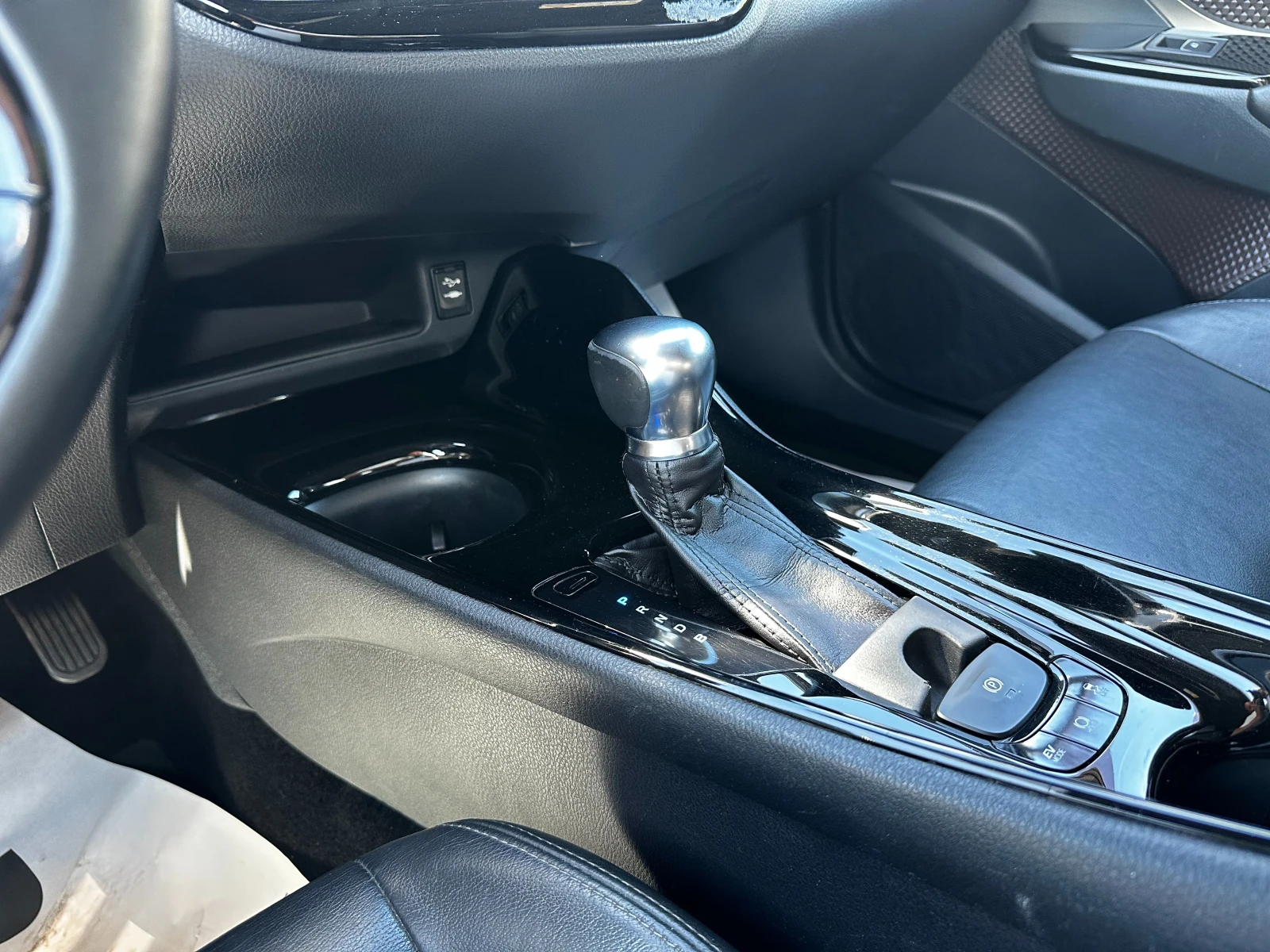 Toyota C-HR Hybrid/Кожа/Екстров, снимка 12 - Автомобили и джипове - 54712612