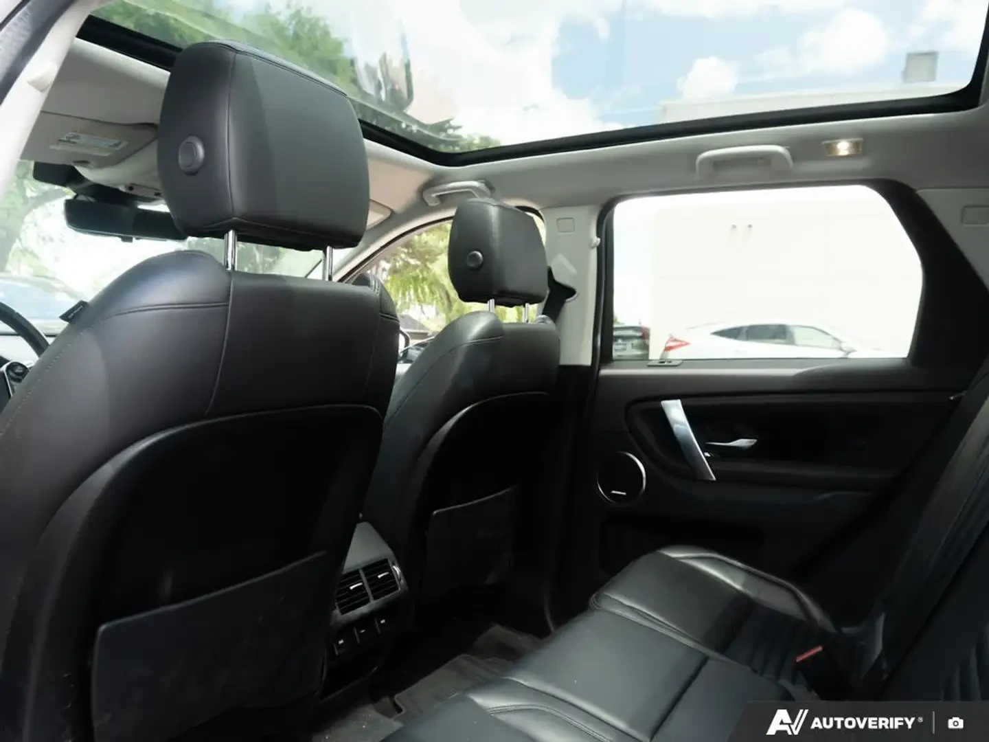Land Rover Discovery Sport От Представителство , снимка 7 - Автомобили и джипове - 55190024