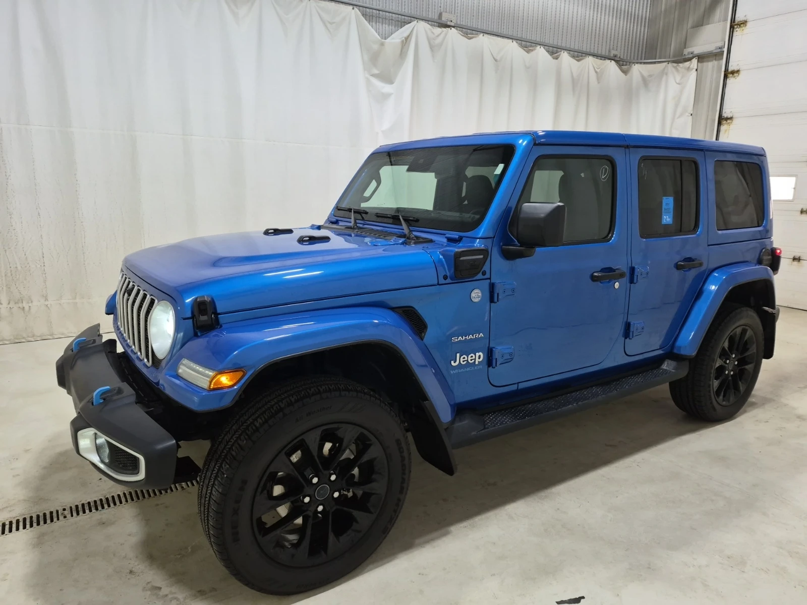 Jeep Wrangler 4xe SAHARA, АВТОКРЕДИТ
