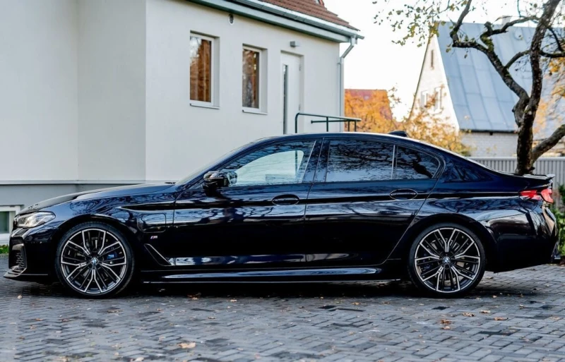 BMW 530 e Plug-in Hybrid xDrive M Sport, снимка 4 - Автомобили и джипове - 48935375