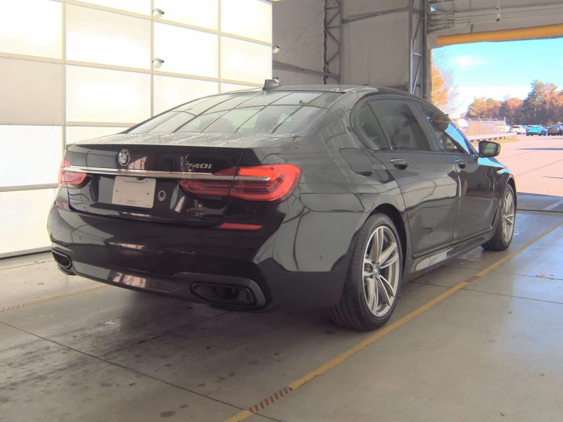 BMW 740 M* SPORT* ОБДУХВАНЕ* 360КАМЕРА* LANE* ASSIST* , снимка 2 - Автомобили и джипове - 52336902