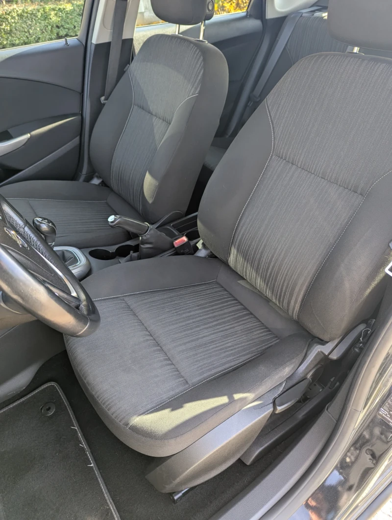 Opel Astra 1.7 CDTI , снимка 11 - Автомобили и джипове - 52402729