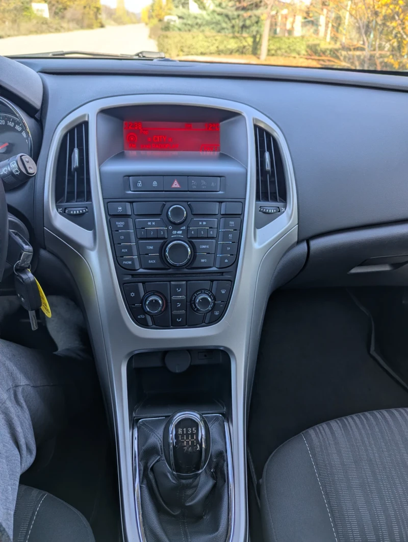 Opel Astra 1.7 CDTI , снимка 10 - Автомобили и джипове - 52402729