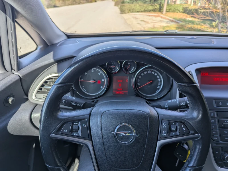 Opel Astra 1.7 CDTI , снимка 9 - Автомобили и джипове - 52402729