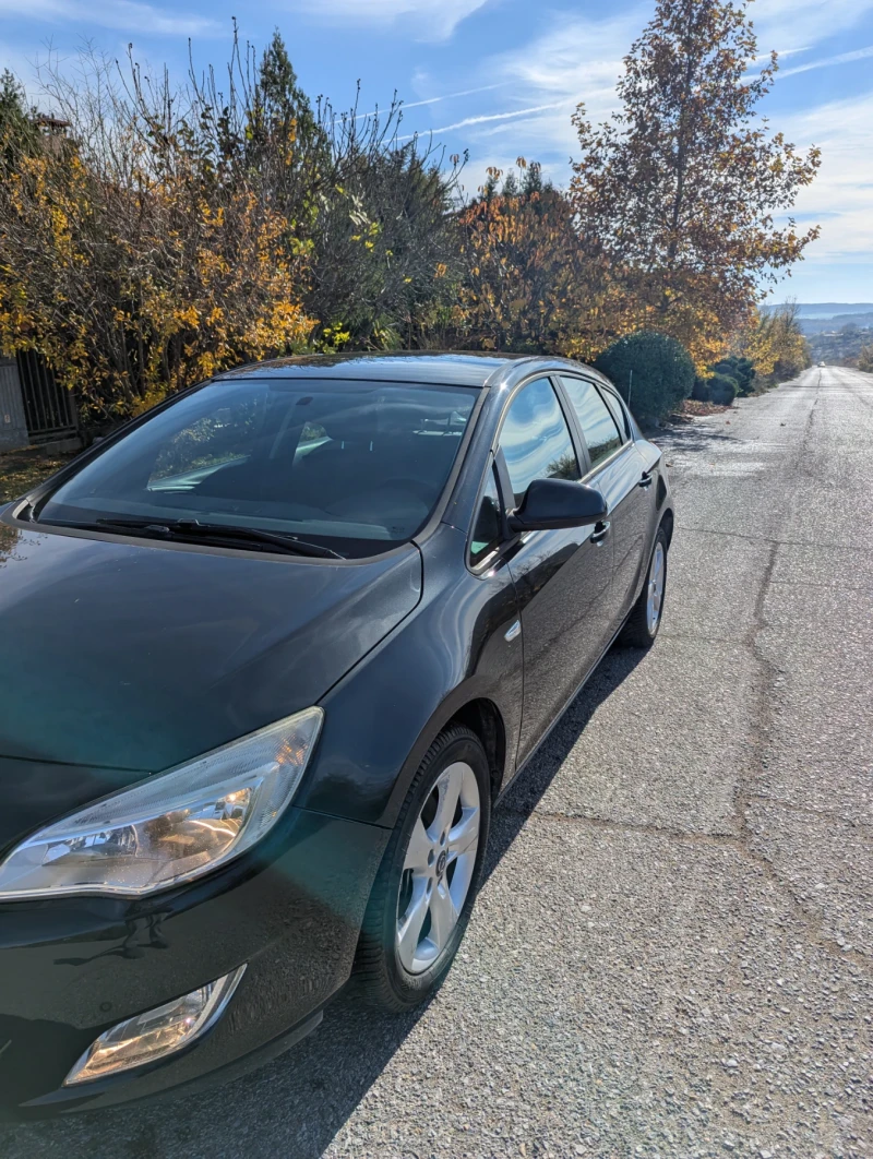 Opel Astra 1.7 CDTI , снимка 8 - Автомобили и джипове - 52402729