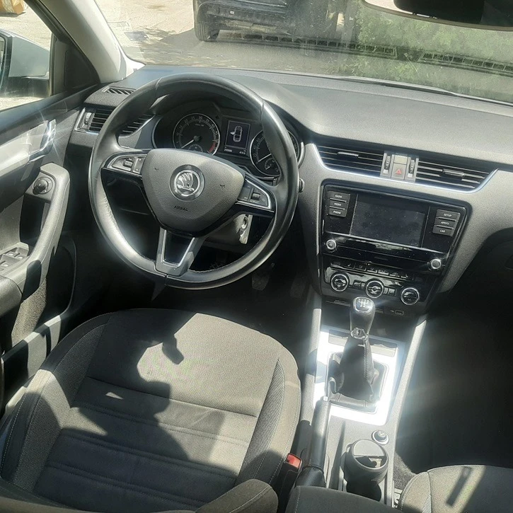 Skoda Octavia 1.6TDI, снимка 11 - Автомобили и джипове - 46584665