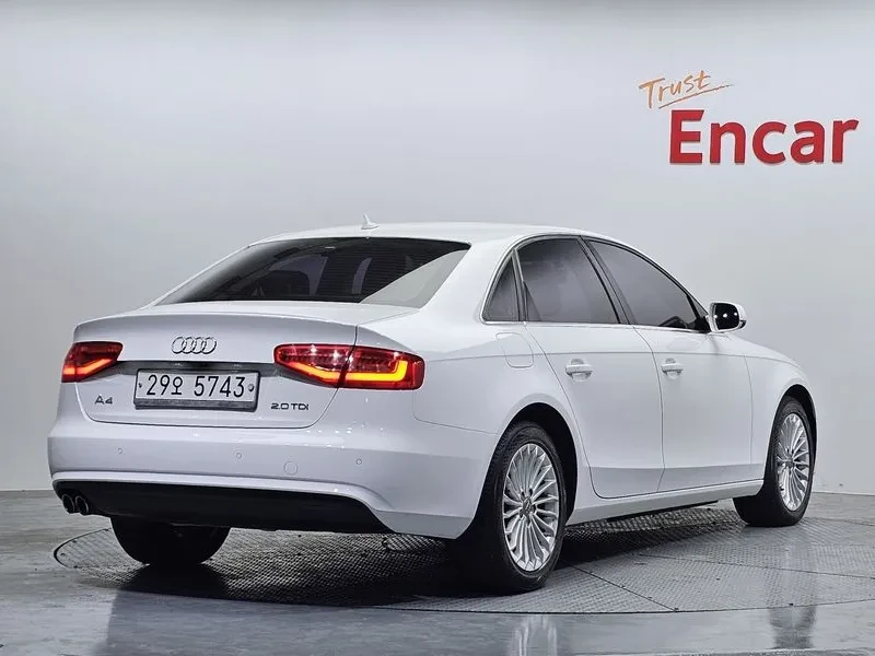 Audi A4 2.0 TDI, снимка 2 - Автомобили и джипове - 54143542