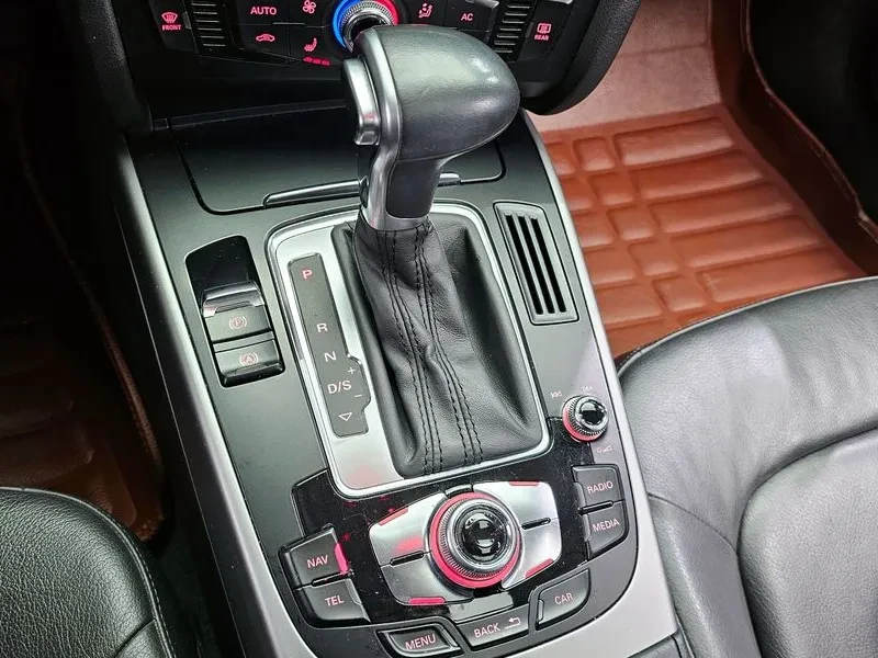 Audi A4 2.0 TDI, снимка 9 - Автомобили и джипове - 54143542