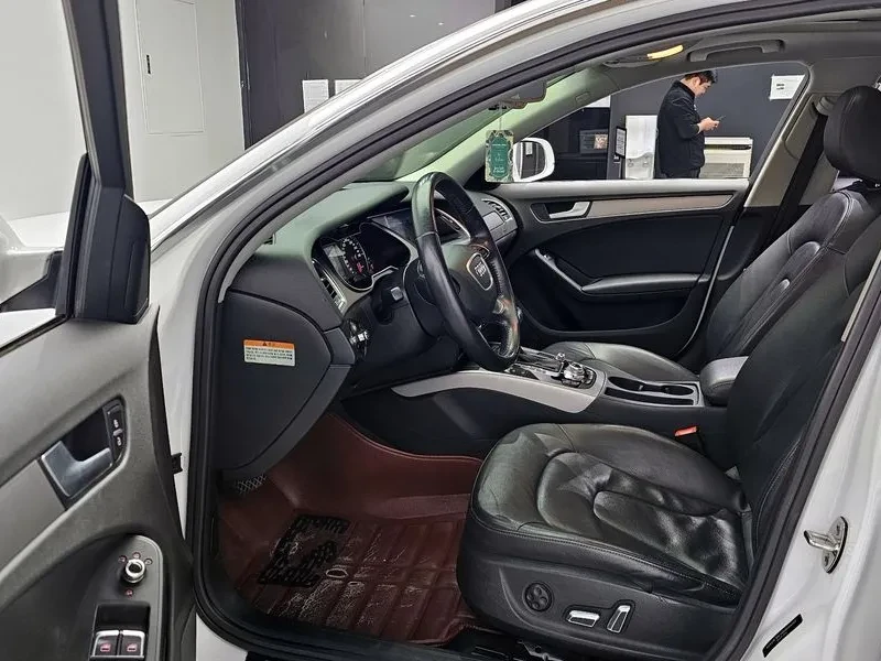 Audi A4 2.0 TDI, снимка 10 - Автомобили и джипове - 54143542