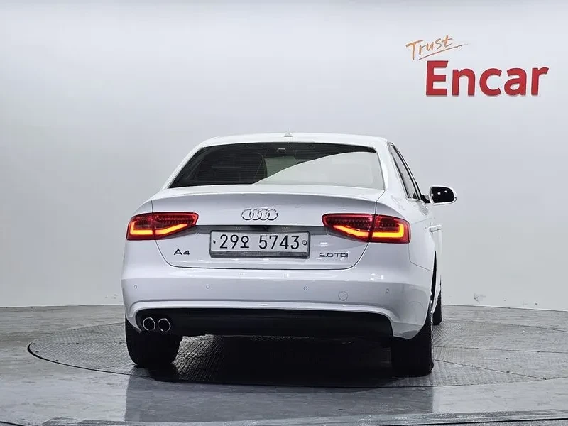 Audi A4 2.0 TDI, снимка 4 - Автомобили и джипове - 54143542