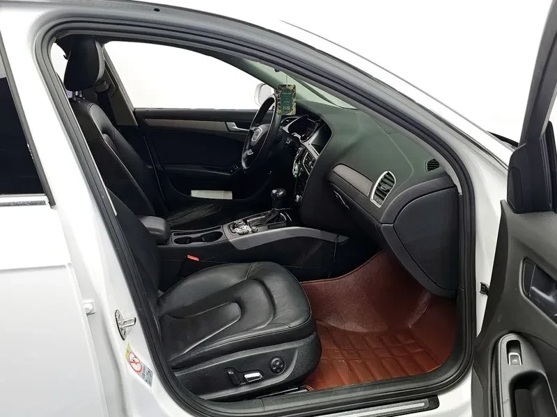 Audi A4 2.0 TDI, снимка 11 - Автомобили и джипове - 54143542