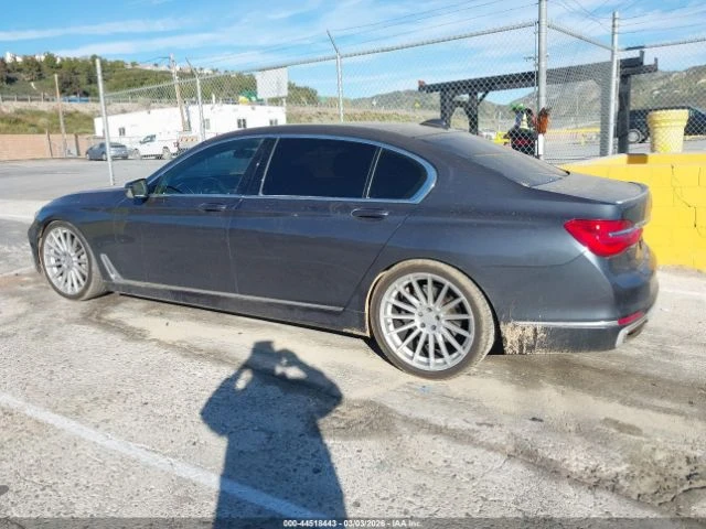 BMW 740 * КОЖА* ПОДГРЕВ* ПАНОРАМА* NAVI* КАМЕРА* LED* , снимка 13 - Автомобили и джипове - 54957196