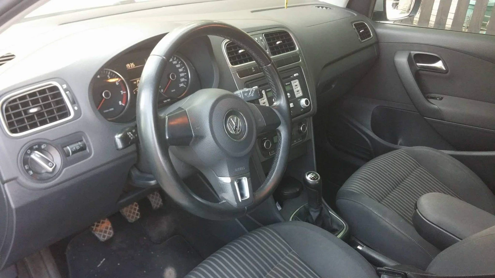 VW Polo 1.4 Bifuel фабрична газова - изображение 3