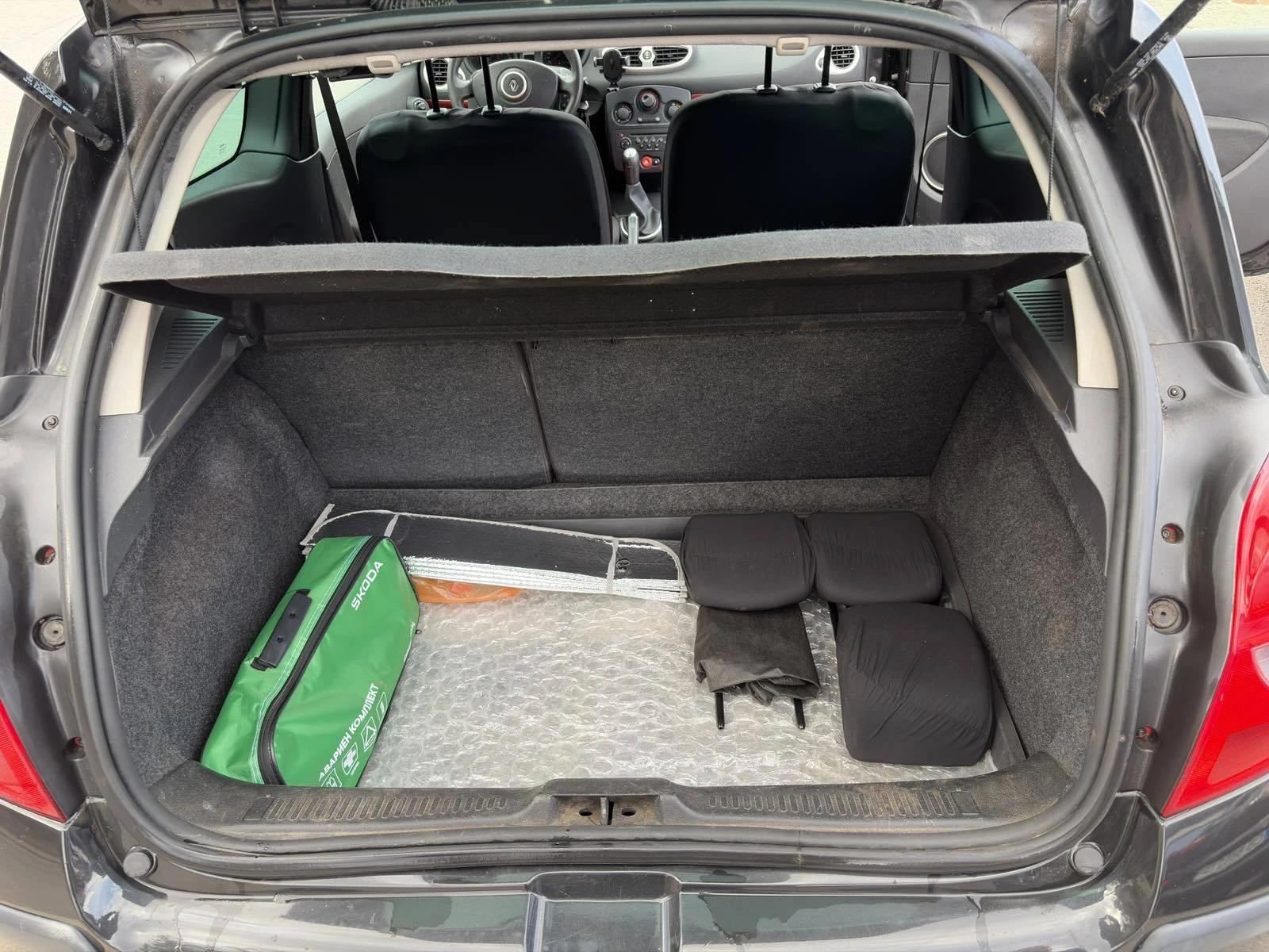 Renault Clio 1.2i, снимка 11 - Автомобили и джипове - 53895627