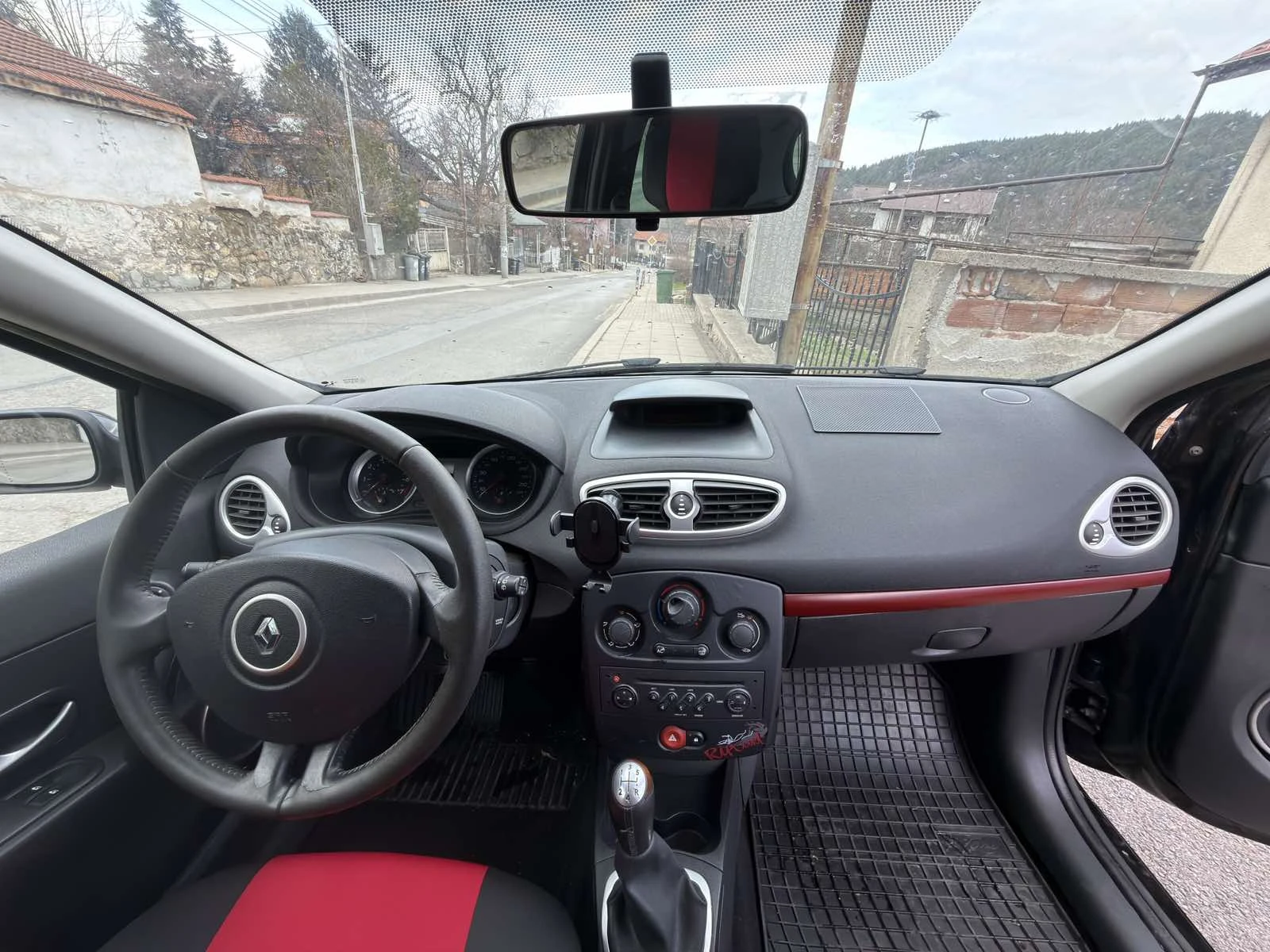 Renault Clio 1.2i, снимка 6 - Автомобили и джипове - 53895627