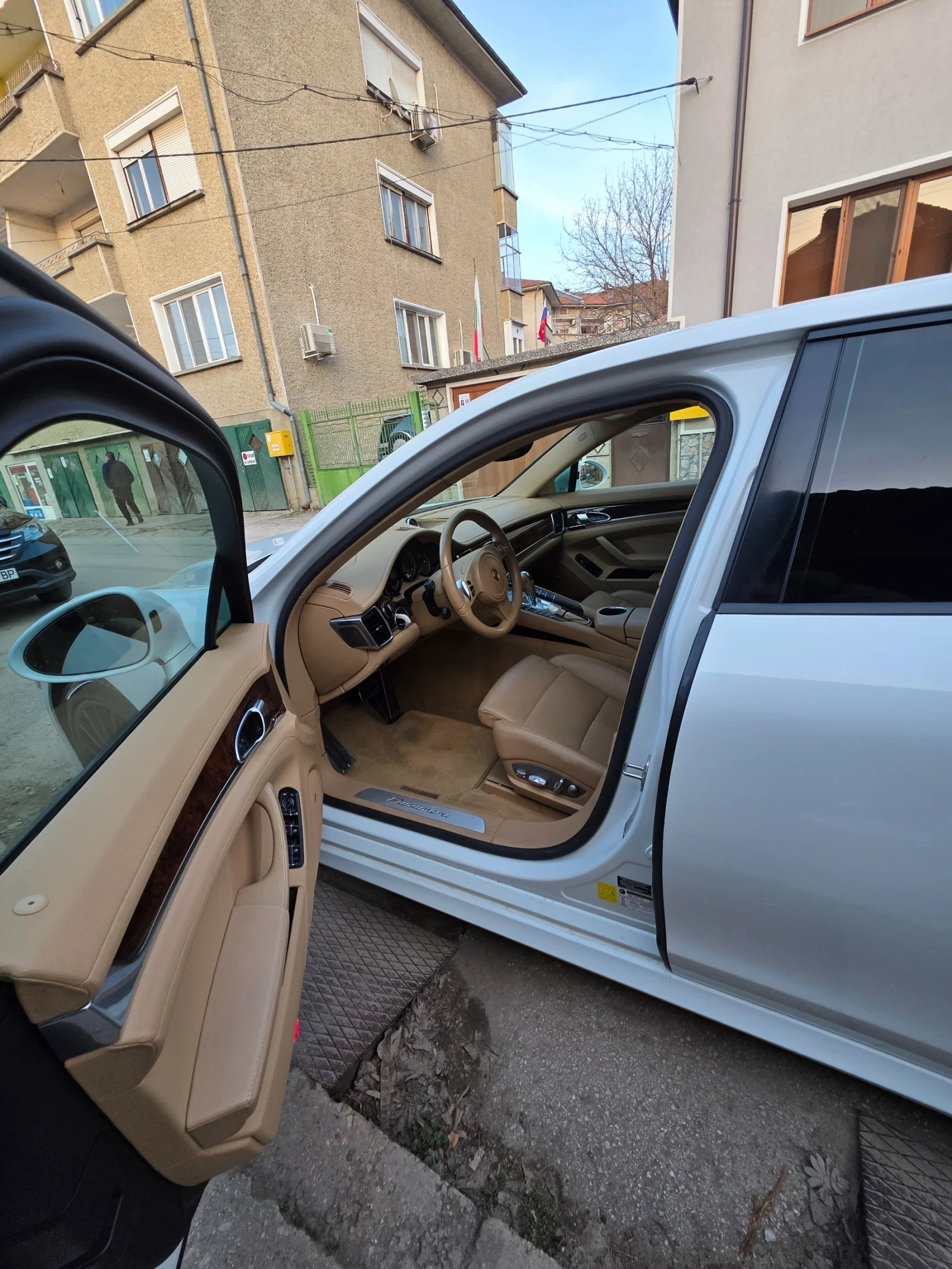 Porsche Panamera, снимка 10 - Автомобили и джипове - 54856399