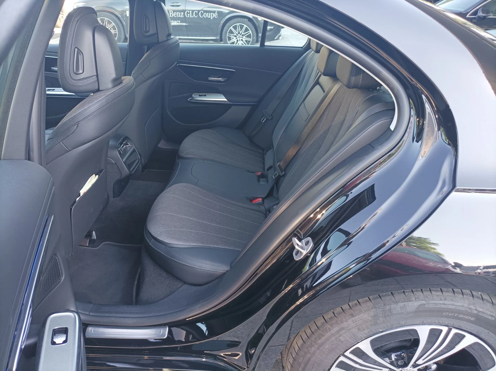 Mercedes-Benz E 220 d 4MATIC, снимка 9 - Автомобили и джипове - 55196581