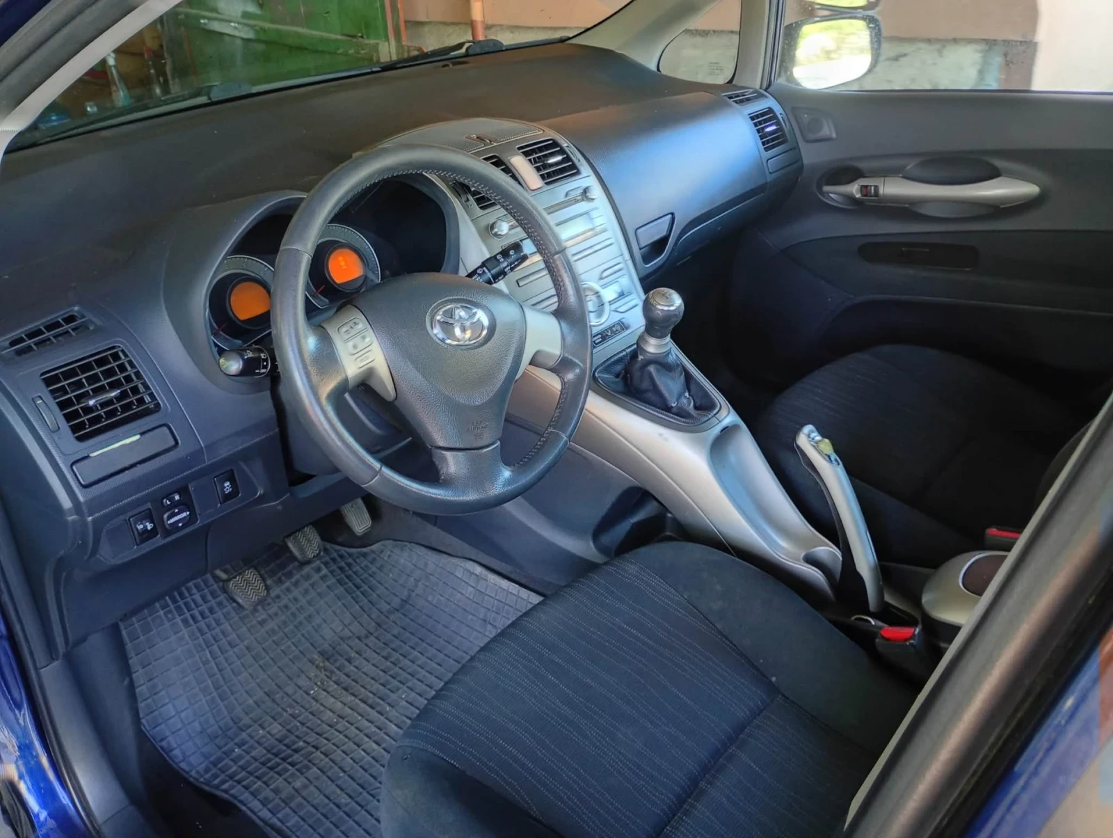 Toyota Auris 1.6VVT-I, снимка 13 - Автомобили и джипове - 55506947