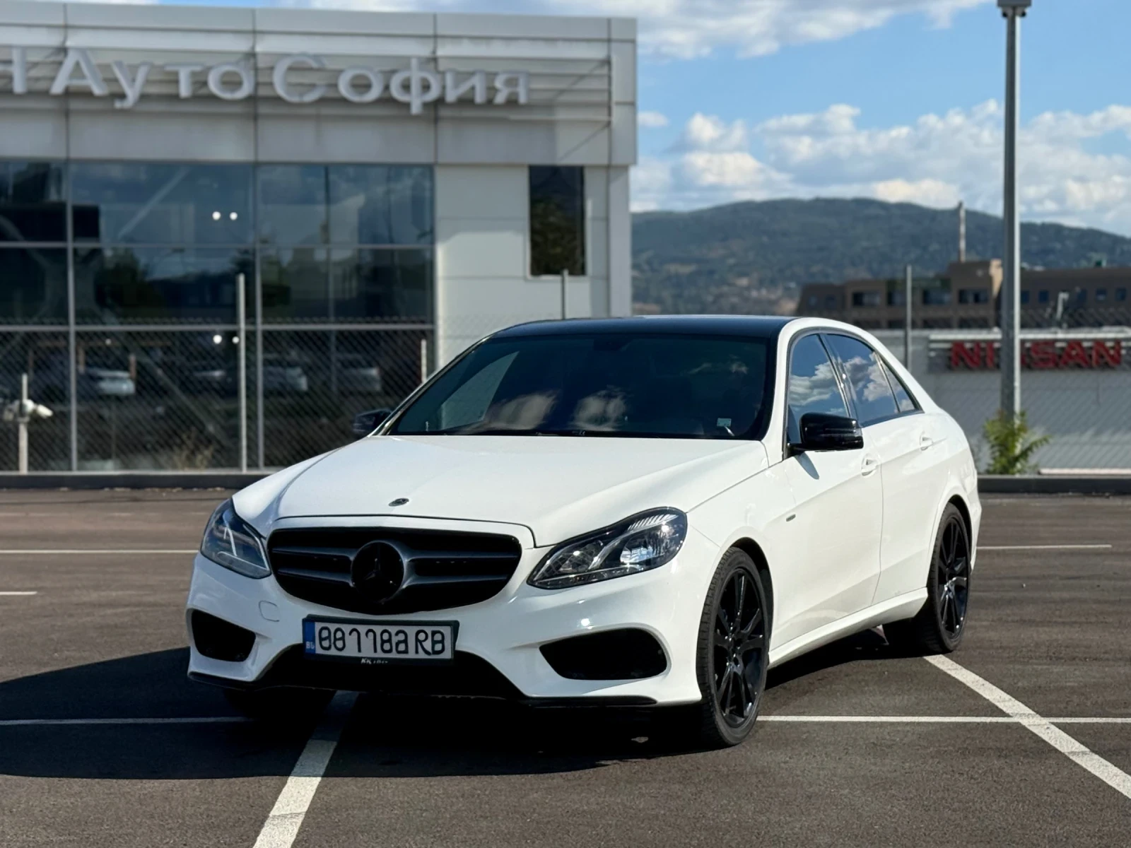 Mercedes-Benz 220 E220/ AMG / CARPLAY, снимка 2 - Автомобили и джипове - 56626527