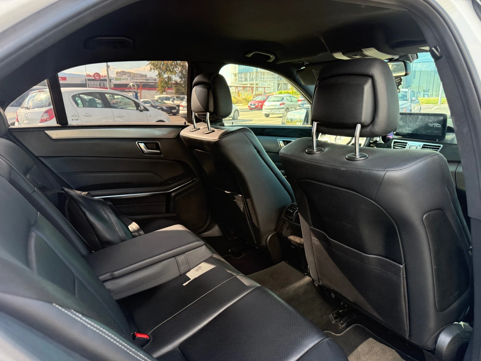 Mercedes-Benz 220 E220/ AMG / CARPLAY, снимка 11 - Автомобили и джипове - 56626527