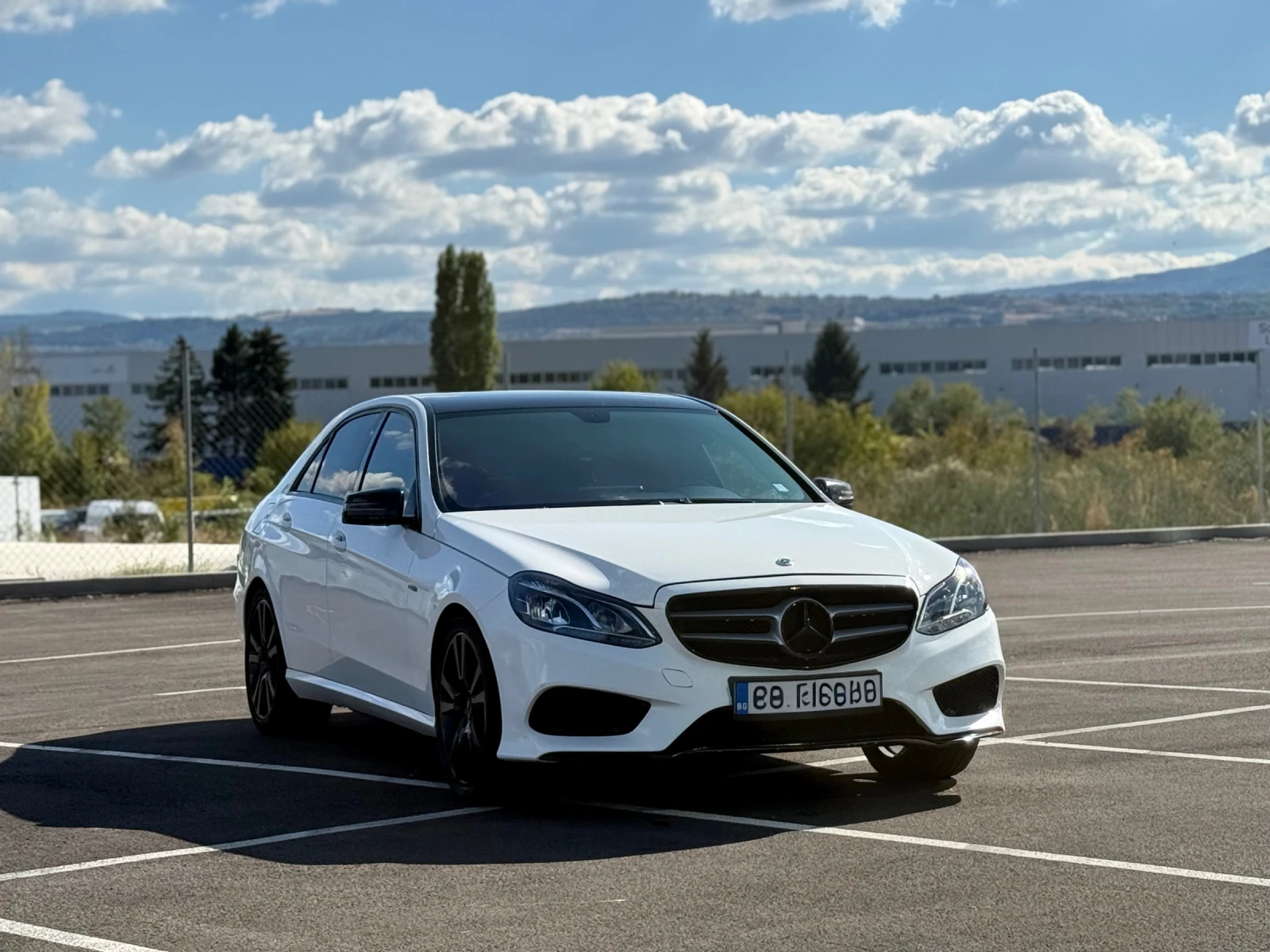 Mercedes-Benz 220 E220/ AMG / CARPLAY, снимка 3 - Автомобили и джипове - 56626527