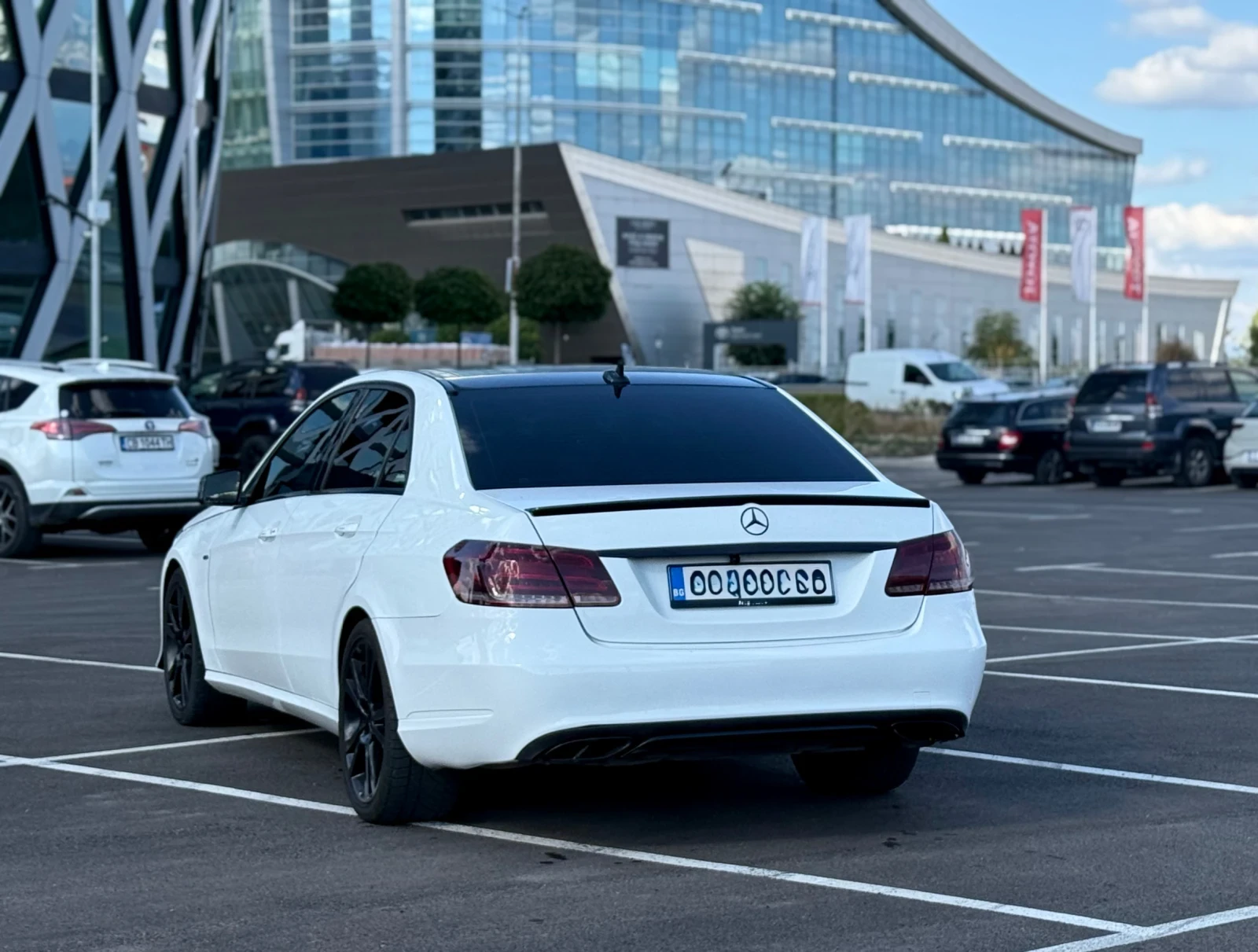 Mercedes-Benz 220 E220/ AMG / CARPLAY, снимка 6 - Автомобили и джипове - 56626527