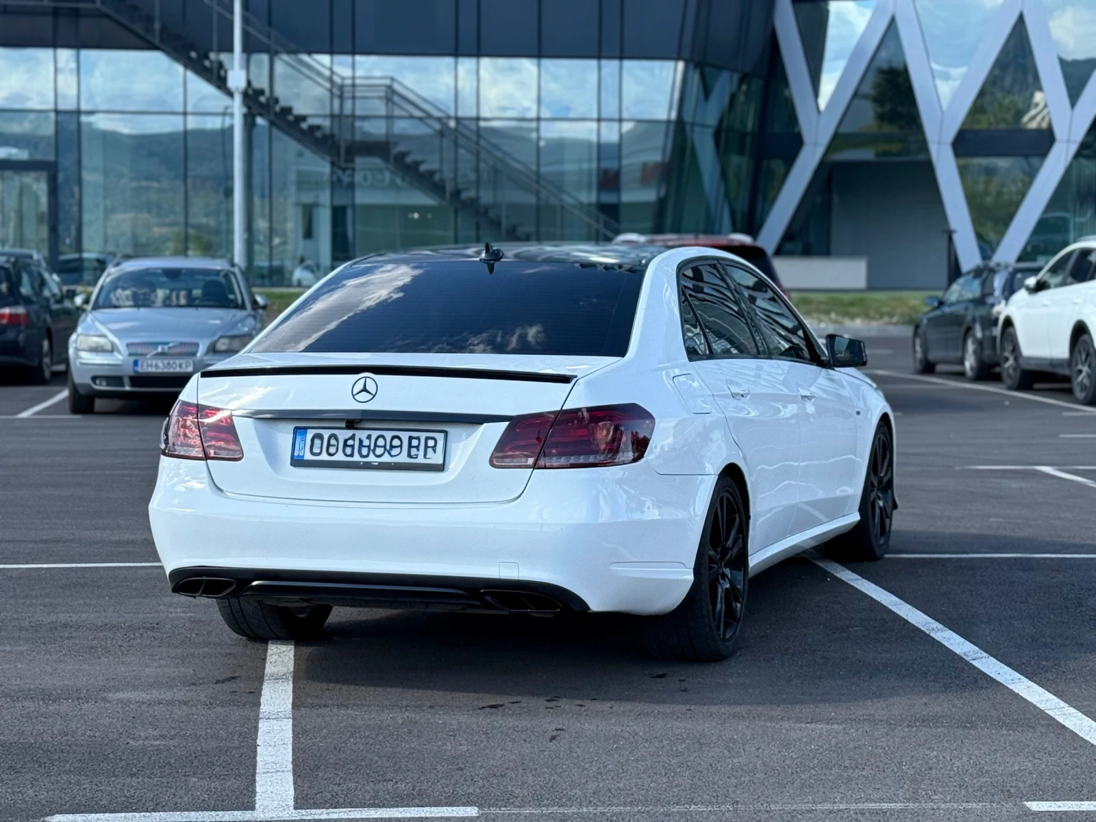 Mercedes-Benz 220 E220/ AMG / CARPLAY, снимка 4 - Автомобили и джипове - 56626527