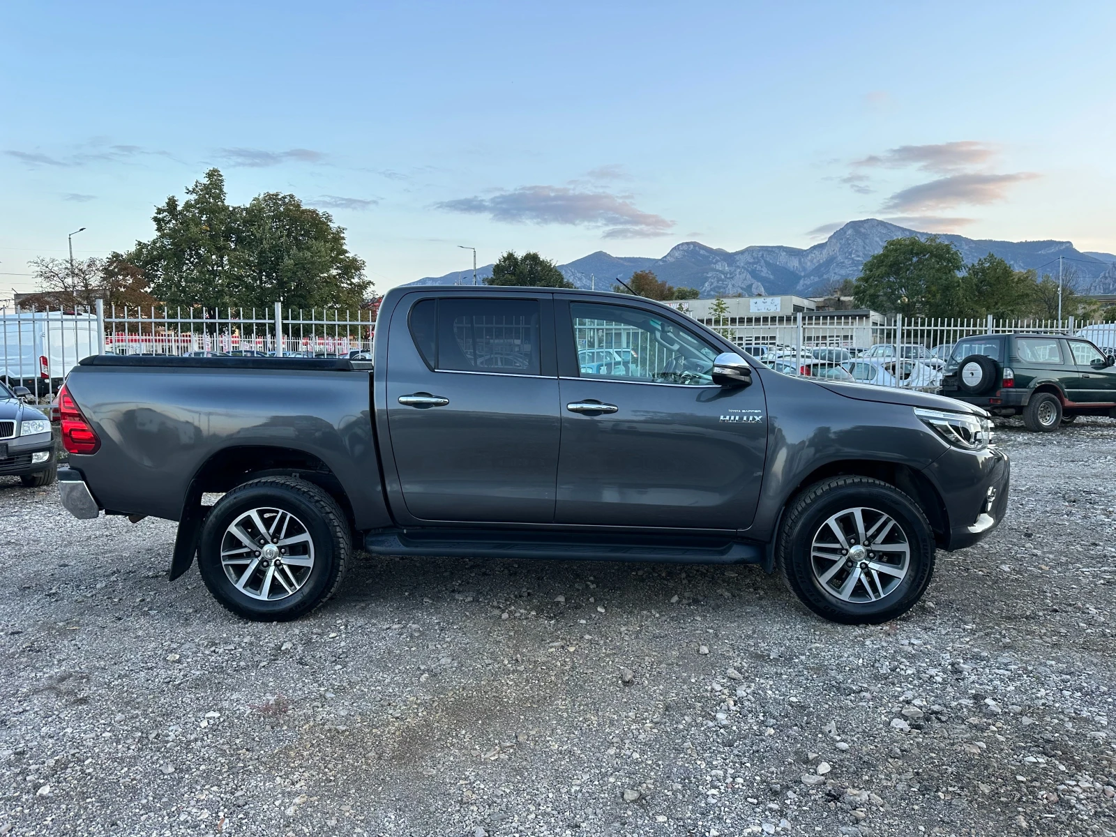 Toyota Hilux 2.4D4D 150kc FULLLL AVTOMAT - изображение 2