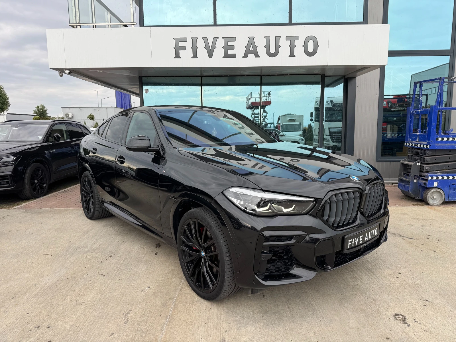 BMW X6 40i / X DRIVE / Sky Lounge / Harman Kardon /  - изображение 3
