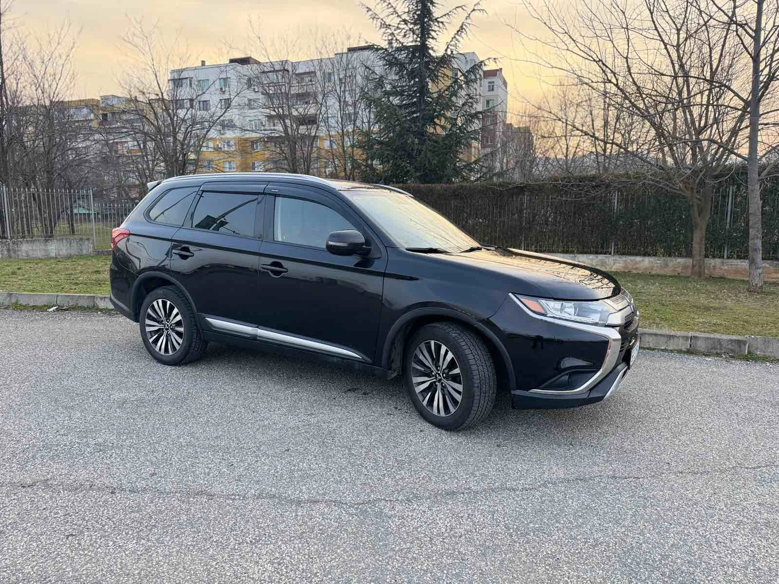 Mitsubishi Outlander 3.0 AWD FACE, снимка 3 - Автомобили и джипове - 55491726