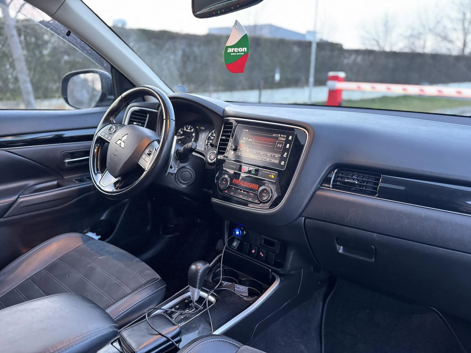 Mitsubishi Outlander 3.0 AWD FACE, снимка 12 - Автомобили и джипове - 55491726