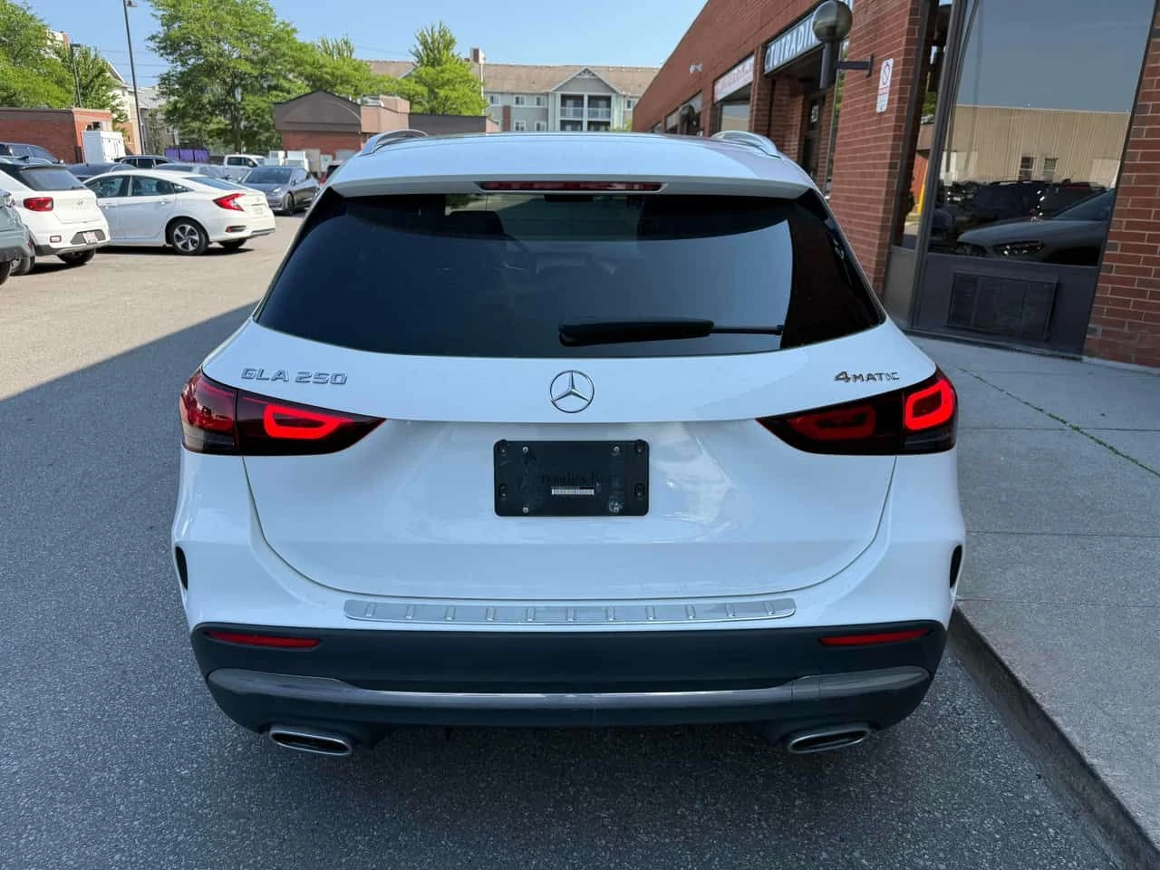 Mercedes-Benz GLA 250 4MATIC | CARFAX | АВТОКРЕДИТ БЕЗ ПЪРВОНАЧАЛНА, снимка 4 - Автомобили и джипове - 55514146