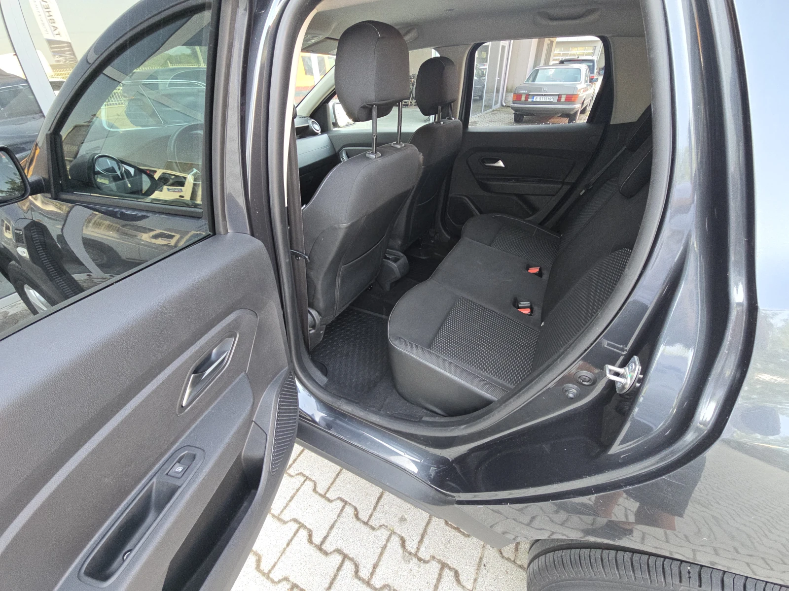Dacia Duster 4x4 !! Нави !! Камера !!, снимка 14 - Автомобили и джипове - 56417669