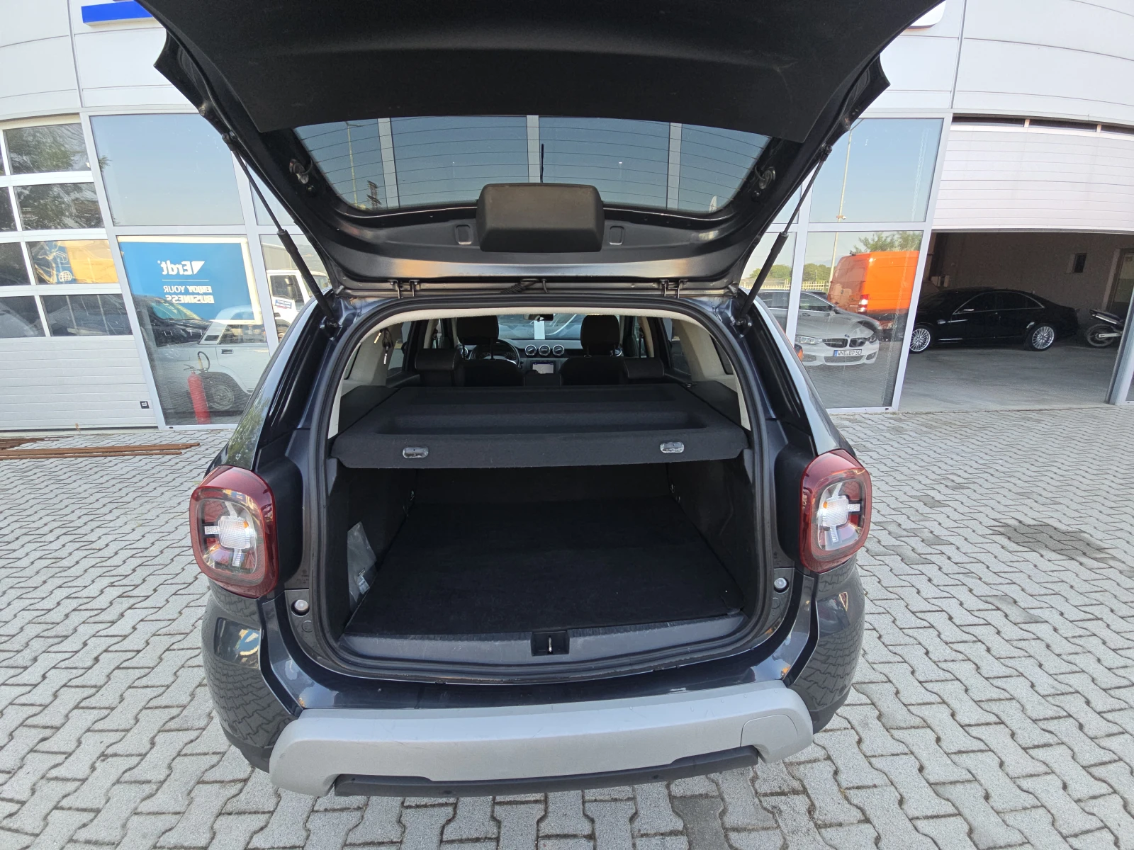 Dacia Duster 4x4 !! Нави !! Камера !!, снимка 17 - Автомобили и джипове - 56417669