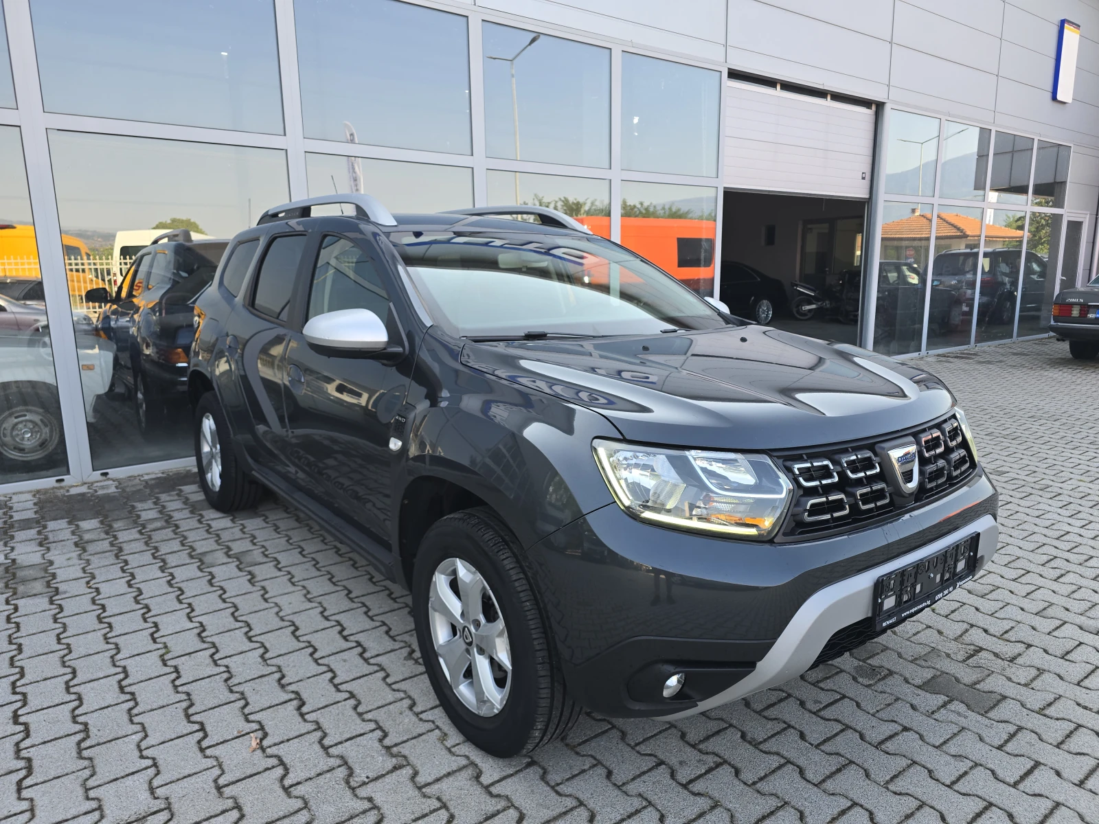 Dacia Duster 4x4 !! Нави !! Камера !!, снимка 2 - Автомобили и джипове - 56417669