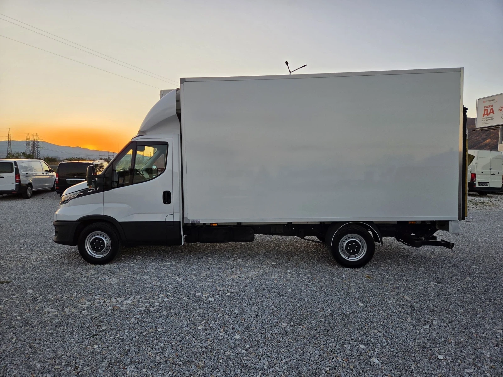 Iveco Daily 35s18, ХЛАДИЛЕН, Падащ борд, Климатик - изображение 2